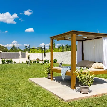 In Mit Privatem Pool By Interhome *