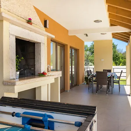 In Mit Privatem Pool By Interhome Juršići